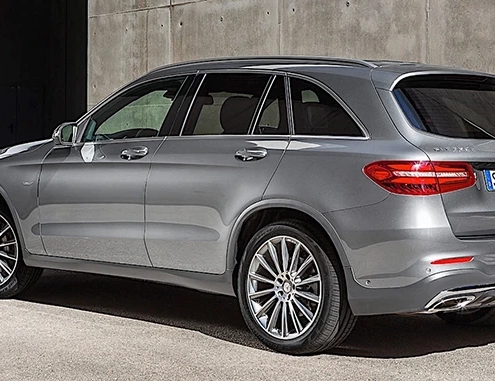 car-tablet-carplay-mercedes glc