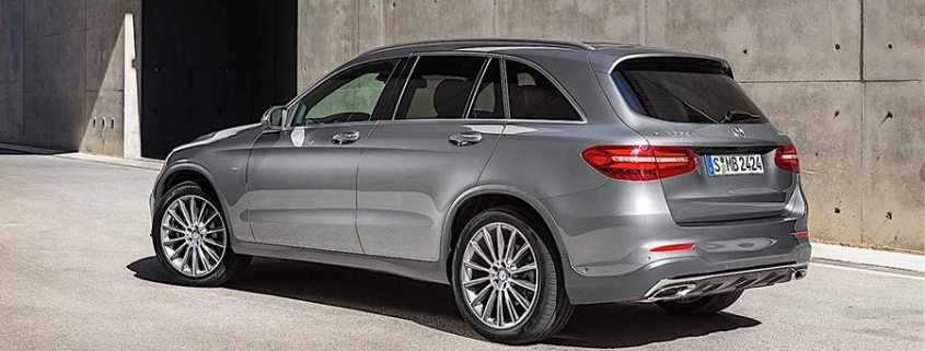 car-tablet-carplay-mercedes glc