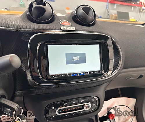 alpine-ilx-705d-smart-brabus-453-autoradio-carplay
