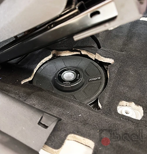 subwoofer-audison-bmw-1-f40