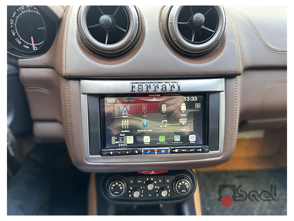 Autoradio CarPlay Alpine su Ferrari California