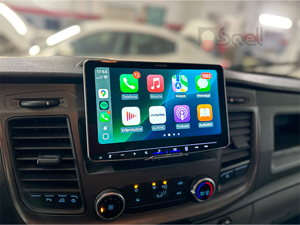Autoradio Alpine iLX-F905D installata su Ford Transit
