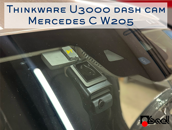 Thinkware U3000 dash cam installata su Mercedes C W205