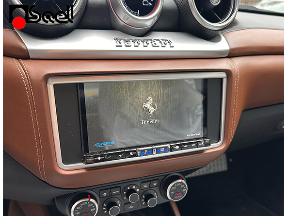 Alpine iLX-705D installato su Ferrari California T