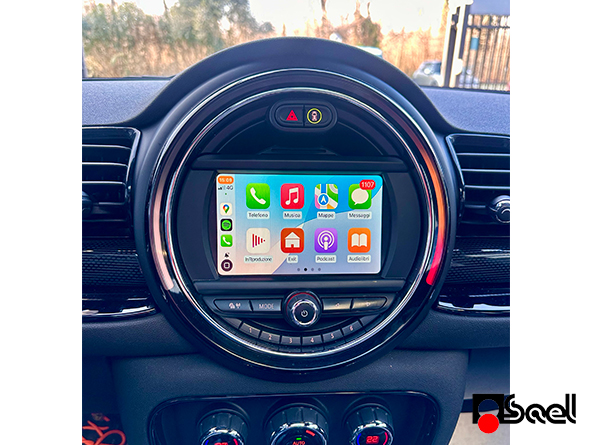 Interfaccia CarPlay installata su Mini F54