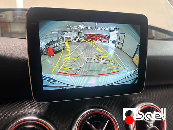 Retrocamera aftermarket su Mercedes A W176
