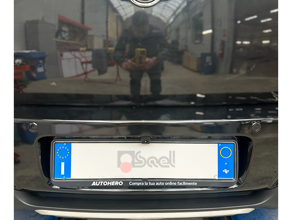 Retrocamera installata su Mini Countryman