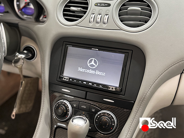 Autoradio Alpine CarPlay installata su Mercedes SL R230