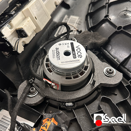 Midrange Audison Voce installato su Range Rover Sport